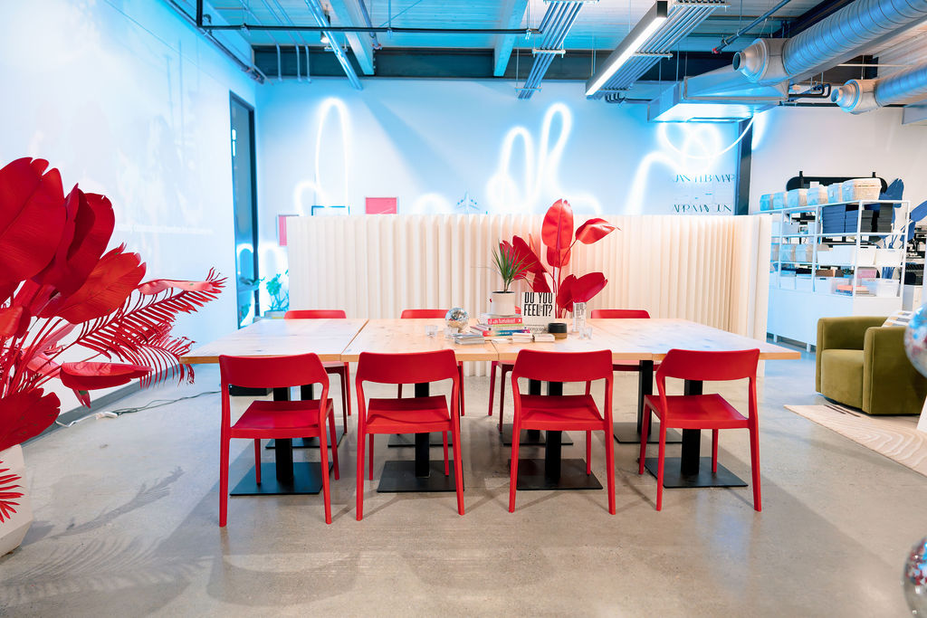 The big table, red chairs